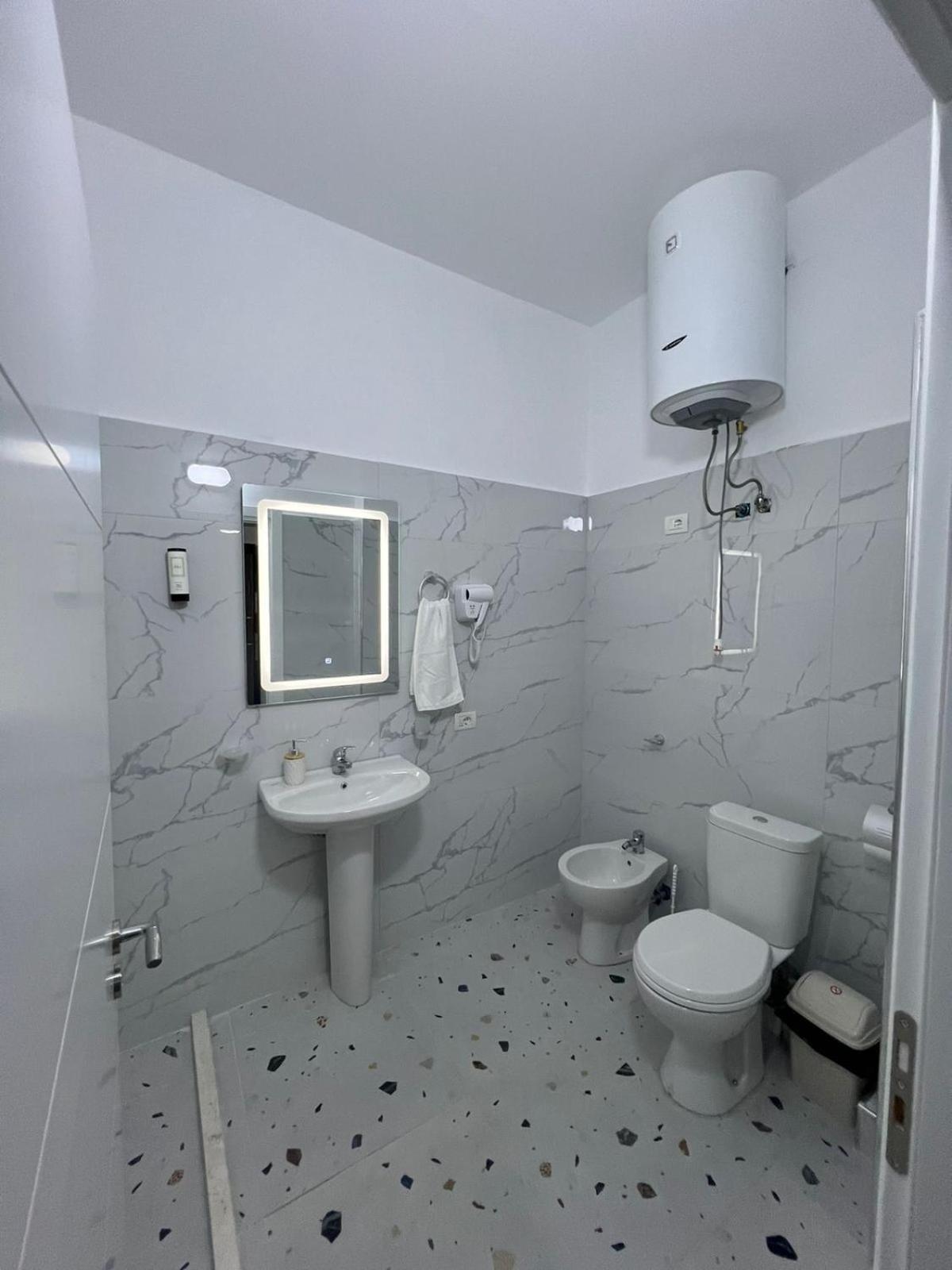 Prime Luxury Apartments Lushnje Bagian luar foto